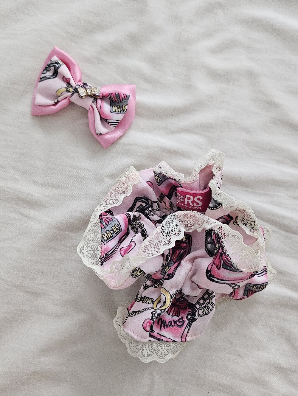 Ma*rs Agejo Gyaru Pink Perfume Print Scrunchie And Bow Set
